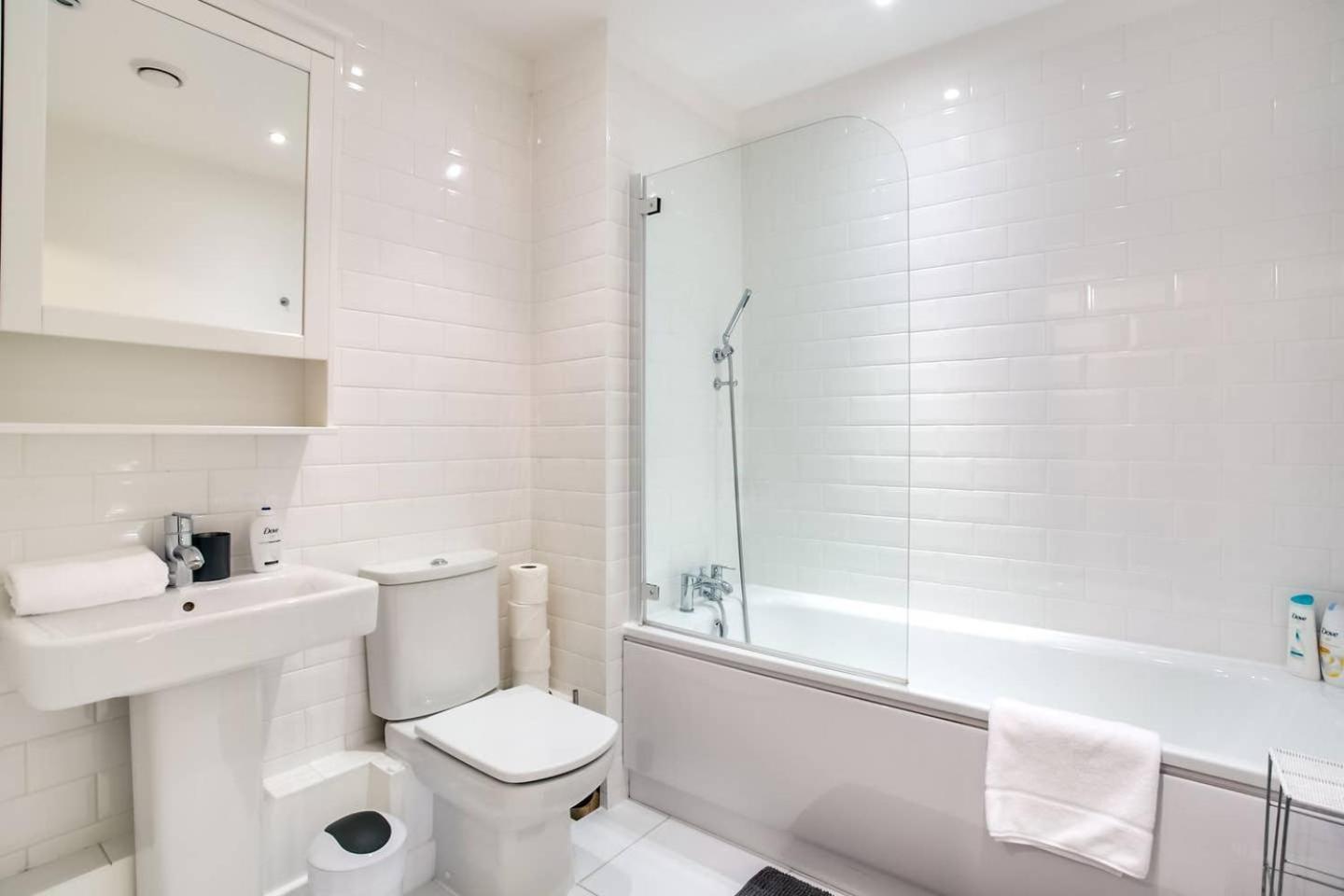 Guestready - Comfort By The Thames, W/ Balcony Лондон Экстерьер фото