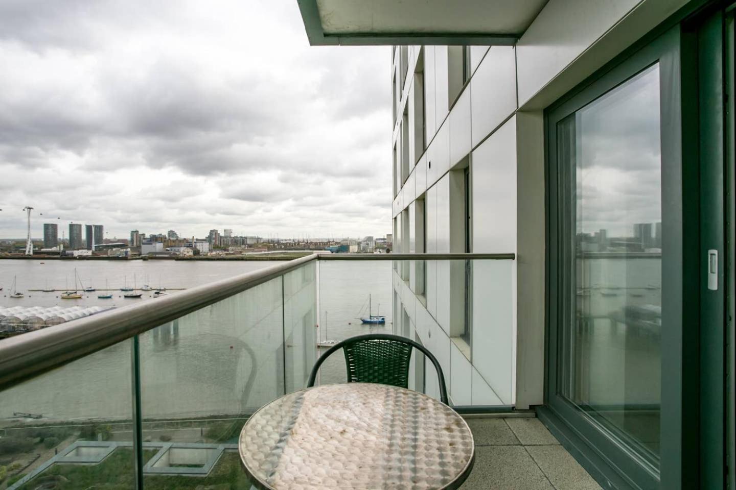 Guestready - Comfort By The Thames, W/ Balcony Лондон Экстерьер фото